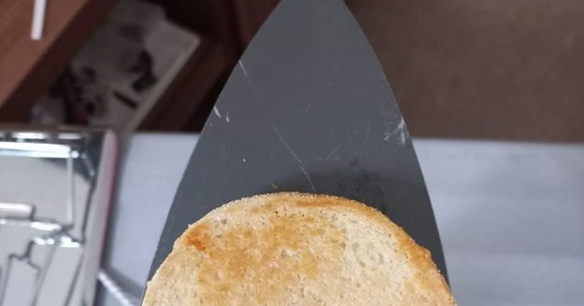 Inside the £1,750 quarantine hotel 'with greasy food, dirty sheets and stained curtains'