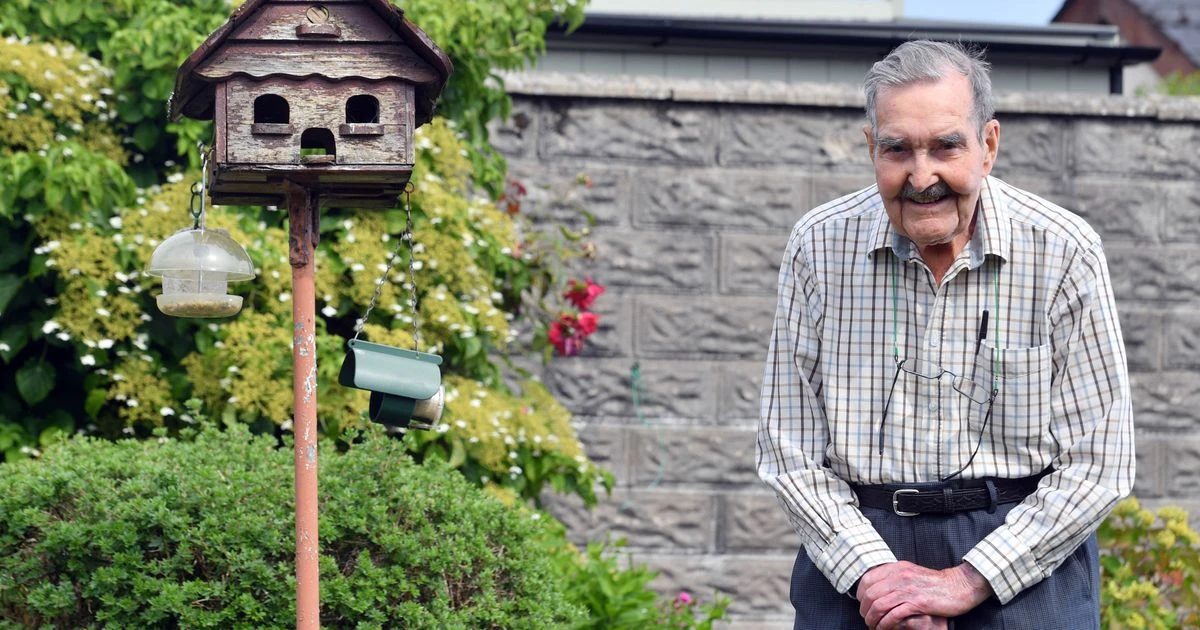 Great-great-granddad, 100, celebrates beating Covid and pneumonia in hospital