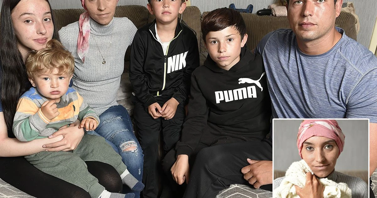 Terminally-ill mum, 32, pens letters for her four kids to open when they are 21