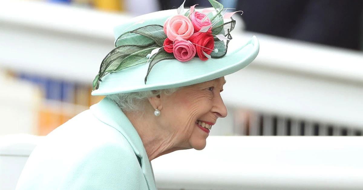 Smiling Queen braves the rain and arrives at Royal Ascot after missing opening day