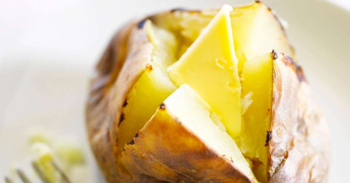 Gorgeously 'crisp' jacket potato has surprise 'secret' ingredient in filling