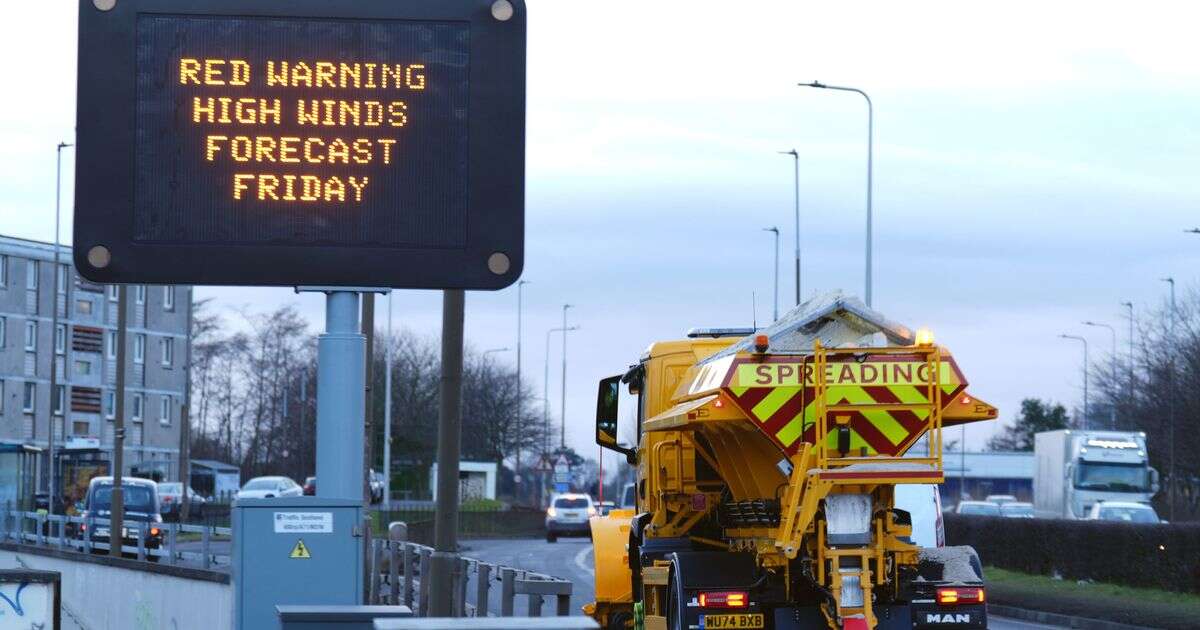 Storm Eowyn: Power cut warning in all 76 UK cities as 'danger to life' 100mph winds hit