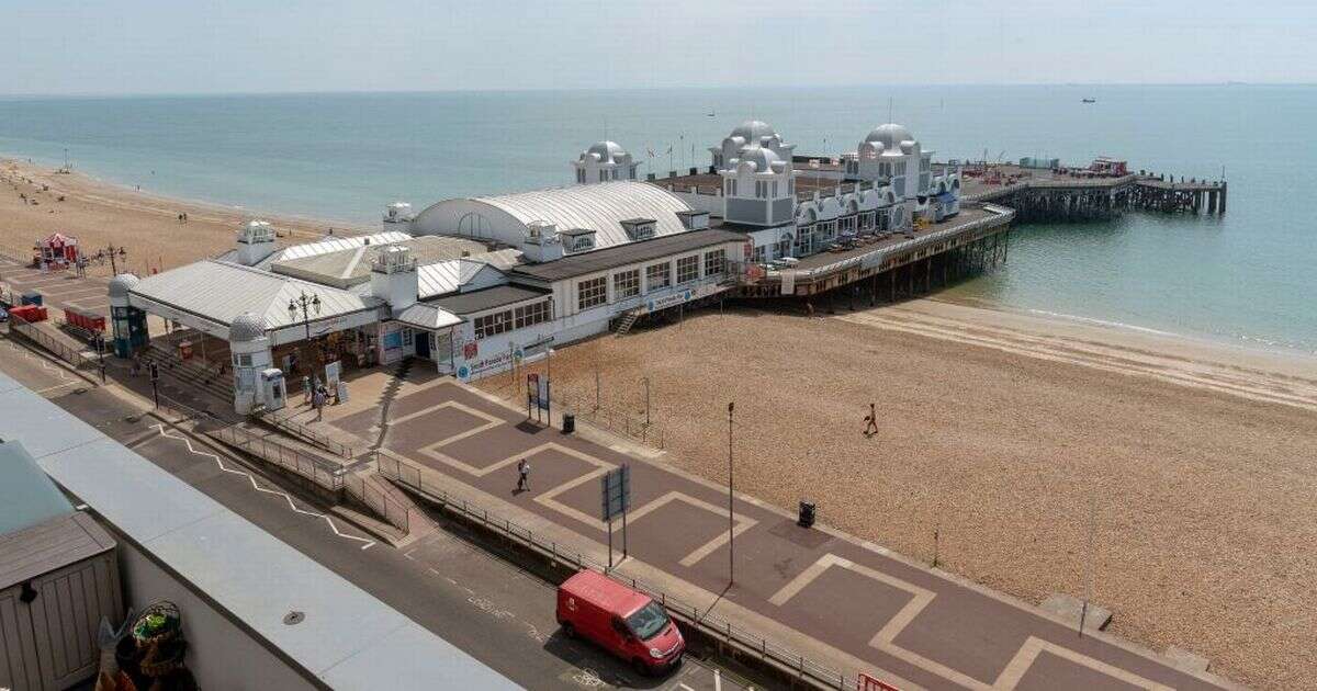 Kids make horror discovery at popular UK beach as body of mystery man with gold tooth found