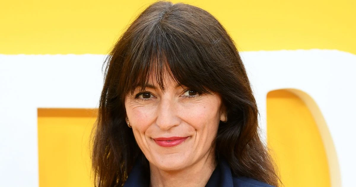 Davina McCall to present Changing Rooms reboot as original host Carole Smillie snubbed