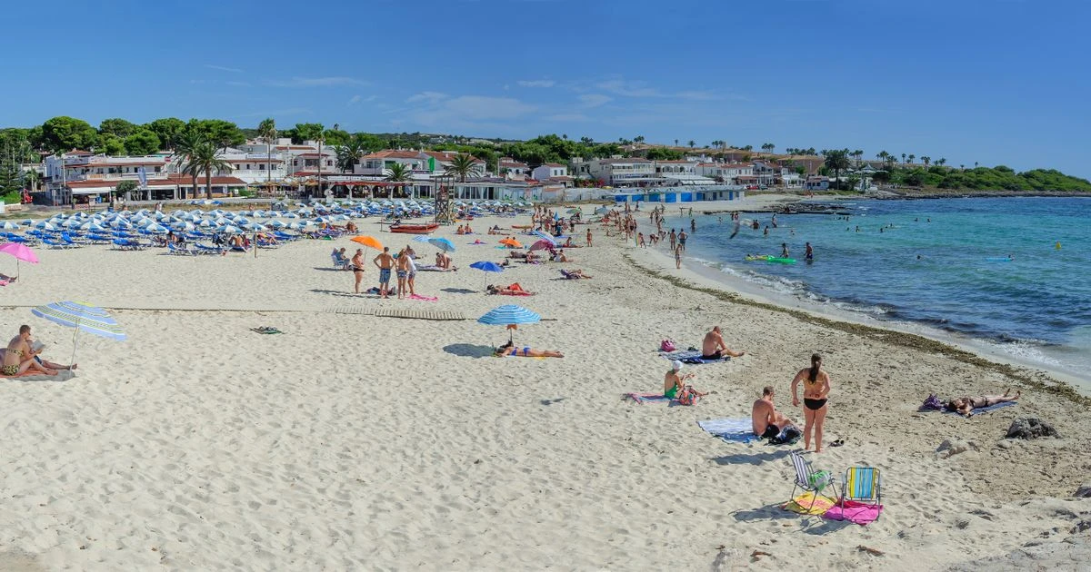 Brit dies in Menorca after falling and hitting head on rock while coming out of sea