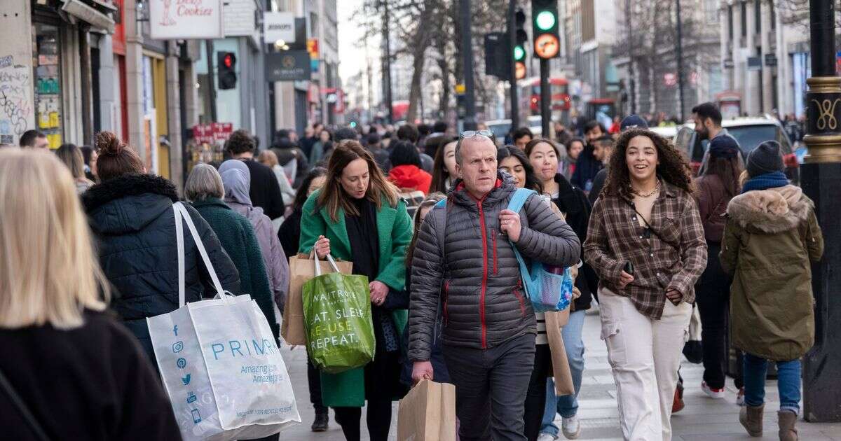 Major retailer confirms big change to shopping hours over Christmas and New YearChristmas shopping