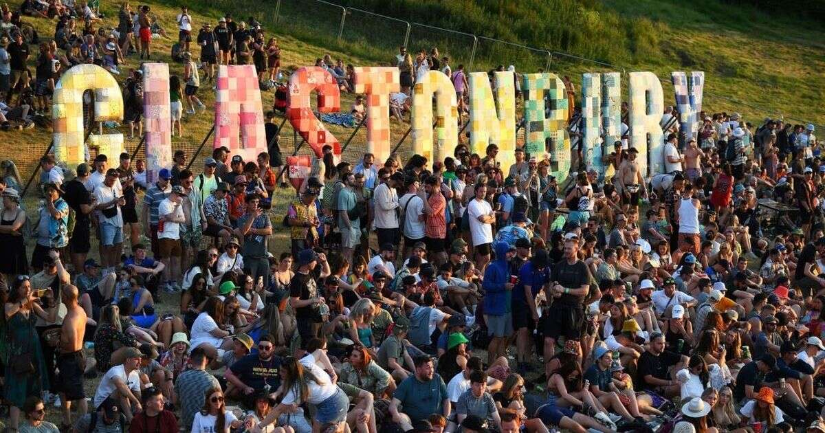 Glastonbury tickets chaos as fans rage 'f***ing bull****' as thousands suffer same queue glitch