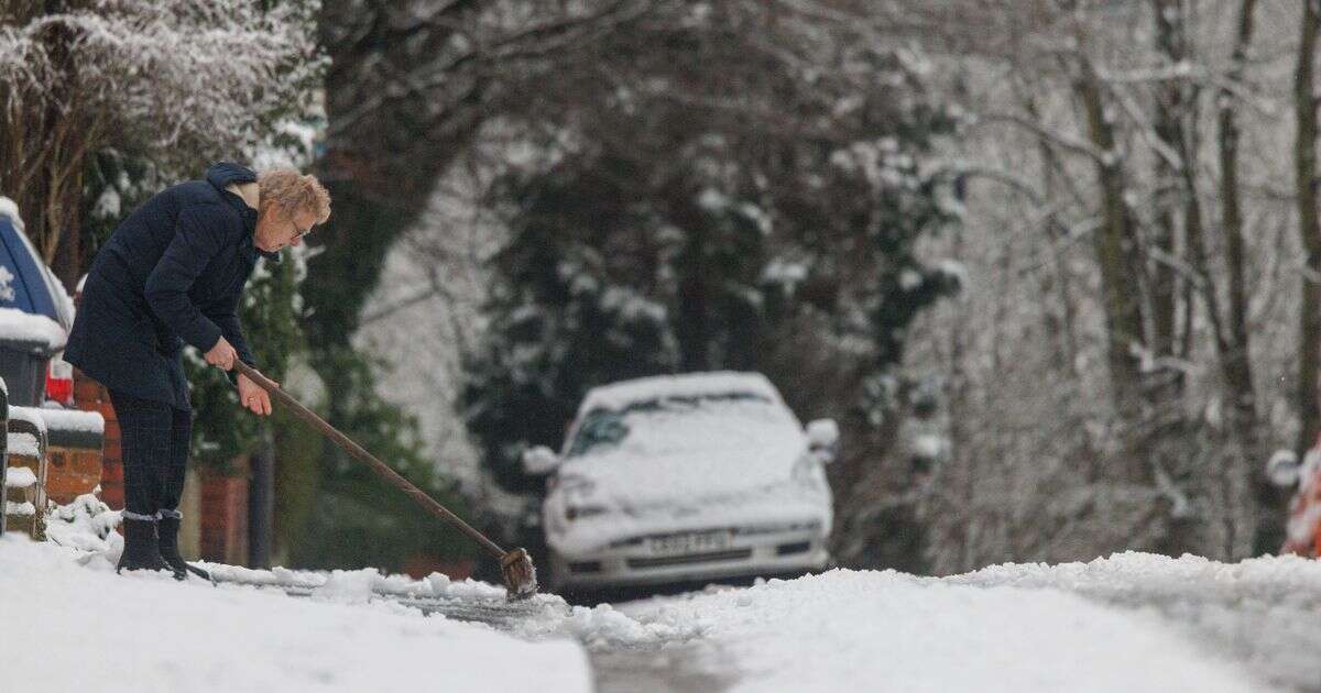 UK snow latest: Exact moment 800-mile snow bomb explodes over Britain - new maps