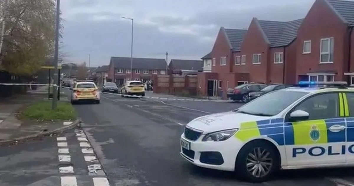 Liverpool 'drive-by shooting' chaos as shots fired at Land Rover and suspects on run