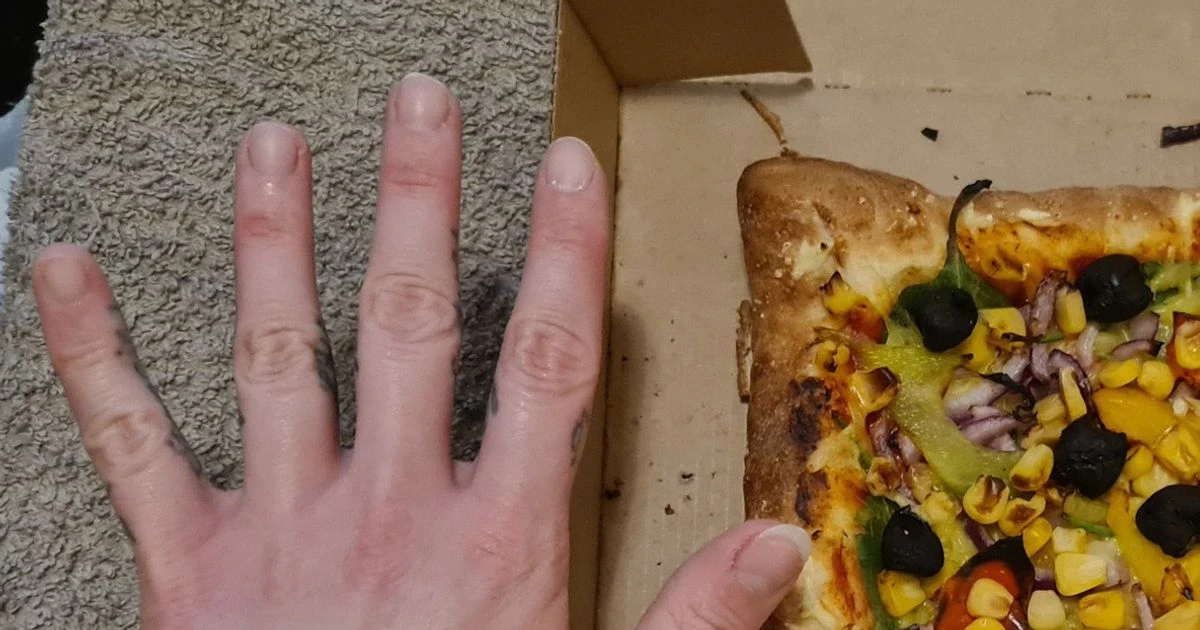 Nurse fuming as £15 Pizza Hut takeaway arrives but dish is 'the size of her hand'