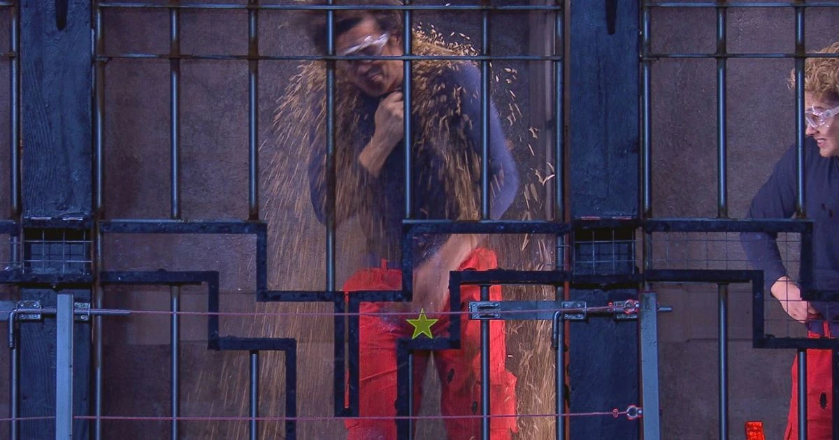 I'm A Celeb's Vernon Kay yells 'pack it in' as he's doused in worms in vile first trial