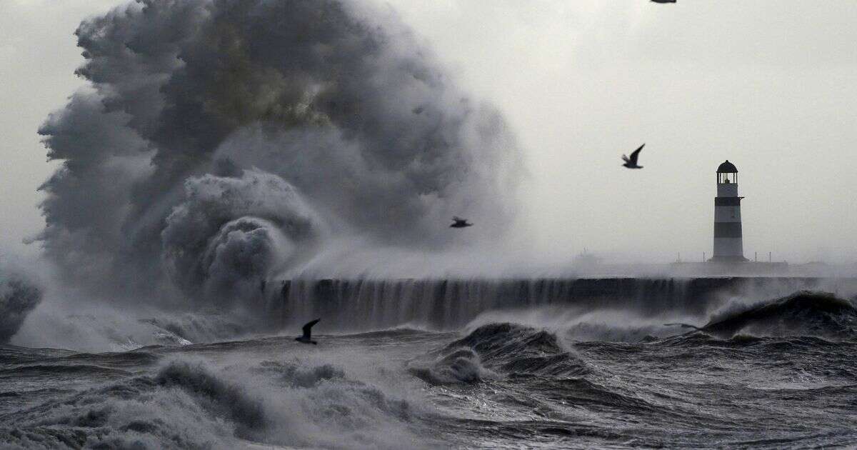 Met Office issues horror 60mph wind weather warning after floods sweep UK in major deluge