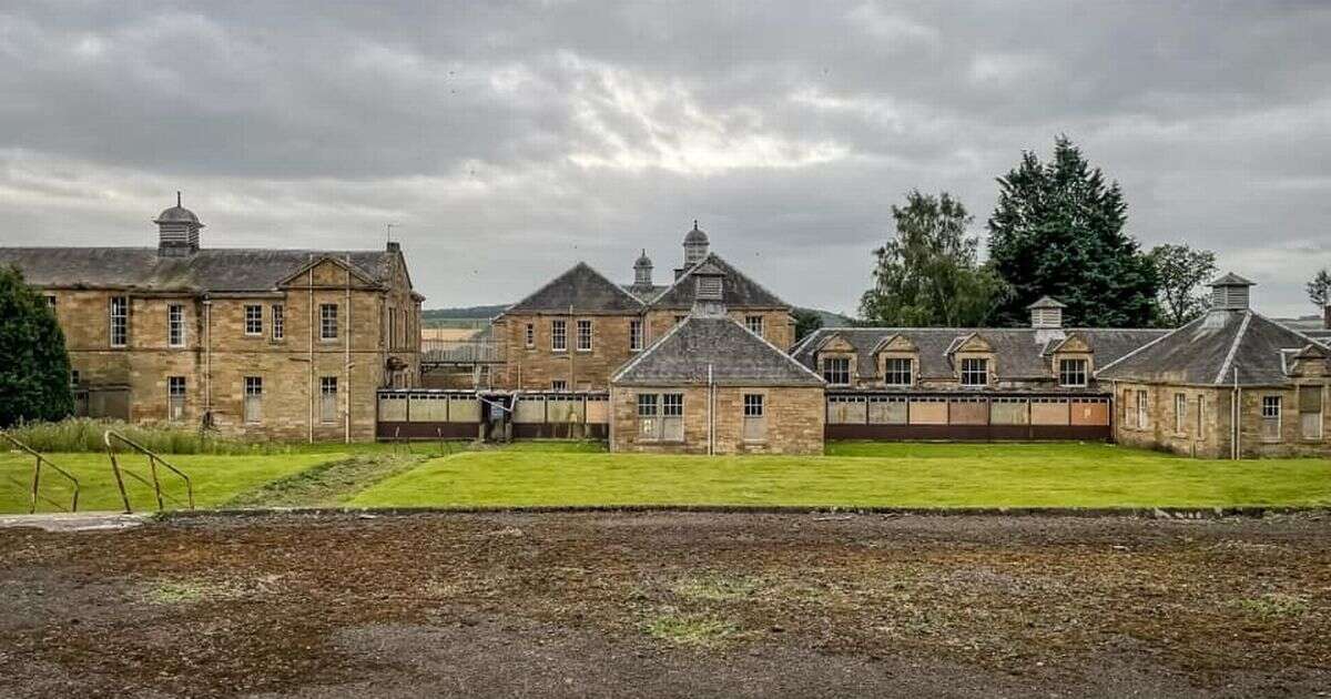 Urban explorer discovers 'eerie' abandoned asylum with equipment and furniture insideHospitals