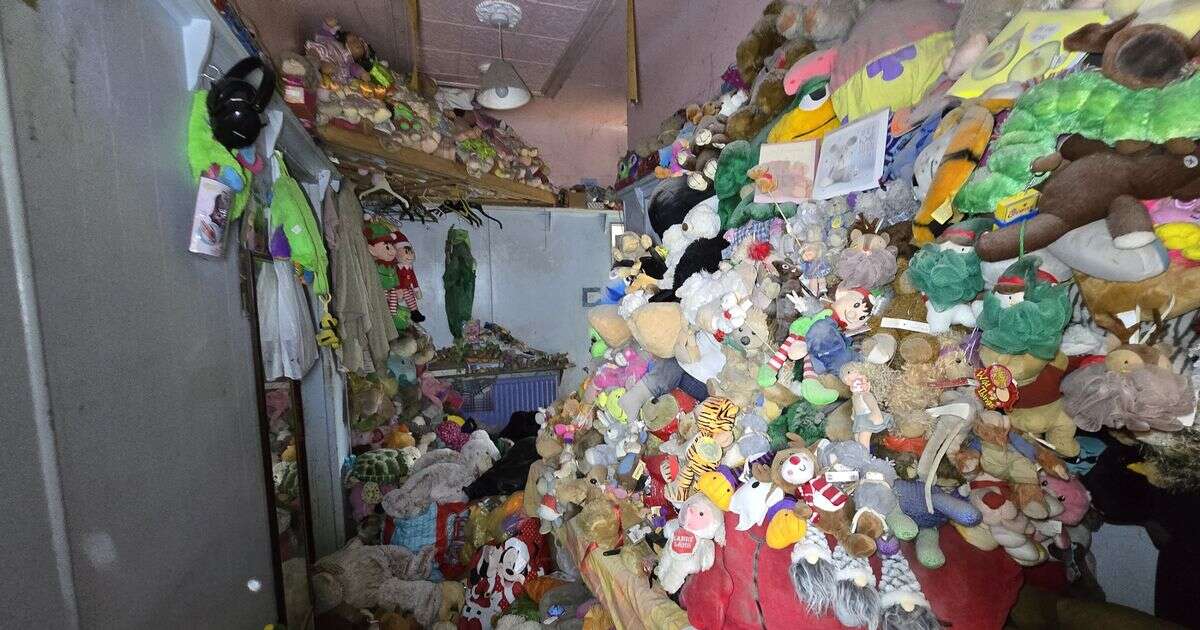 Inside abandoned home where urban explorer found £100,000 worth of toysToys