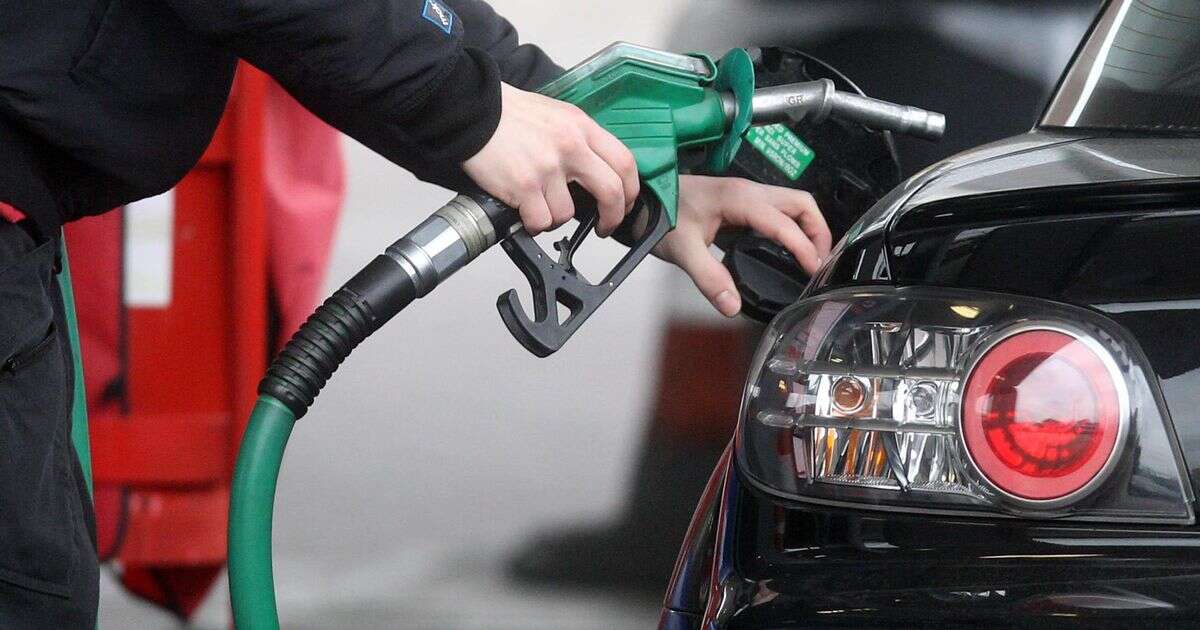 Warning to anyone getting petrol or diesel this weekendPetrol prices