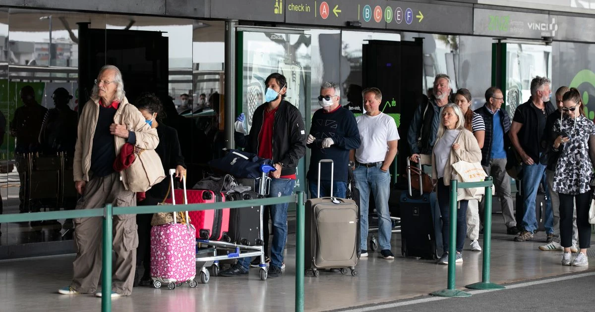 No10 warns millions in Tier 3 areas not to go on holiday this half term