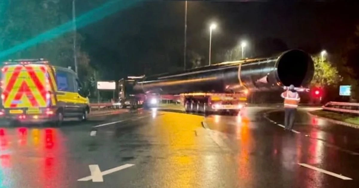 Giant 50-metre steel tube shipped on busy M25 without police-promised safety measures