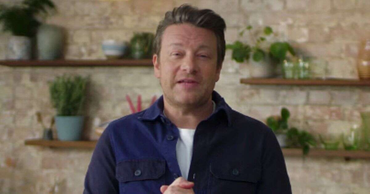 'Game changing' ingredient Jamie Oliver uses in 'amazing' garlic chicken recipe