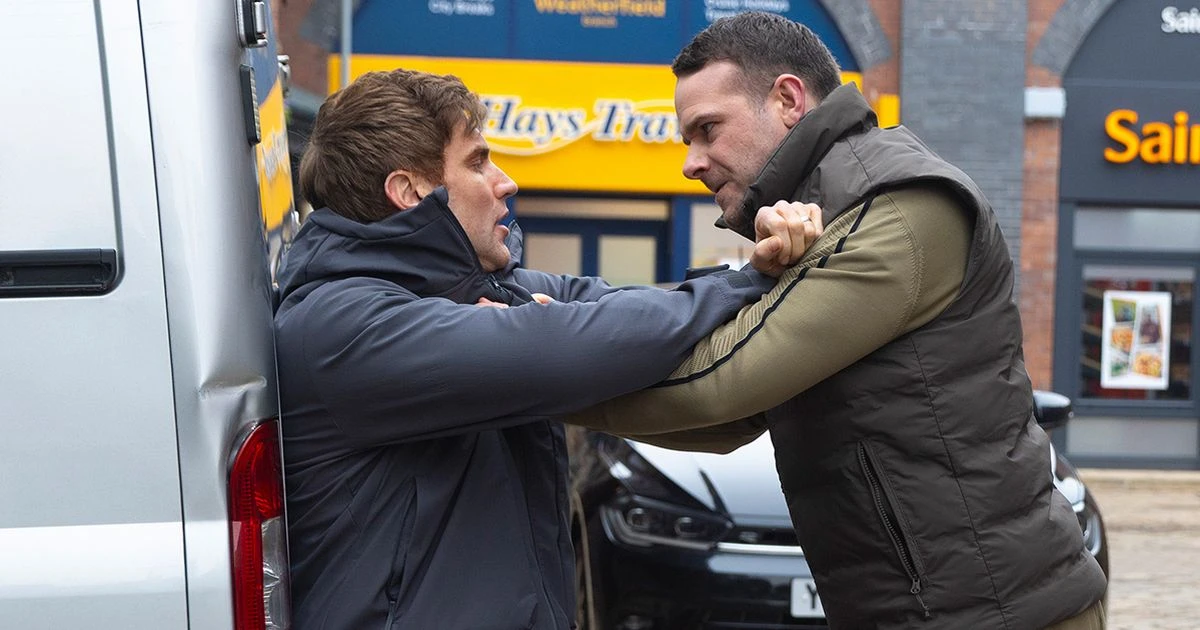Coronation Street exposes corrupt cop's secret connection to Mick Michaelis