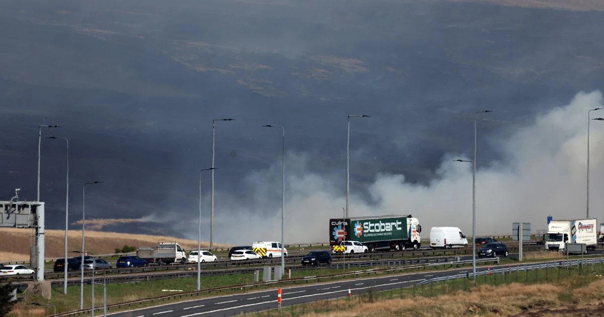 M62 chaos as massive moor fire breaks out with residents warned 'avoid the area'