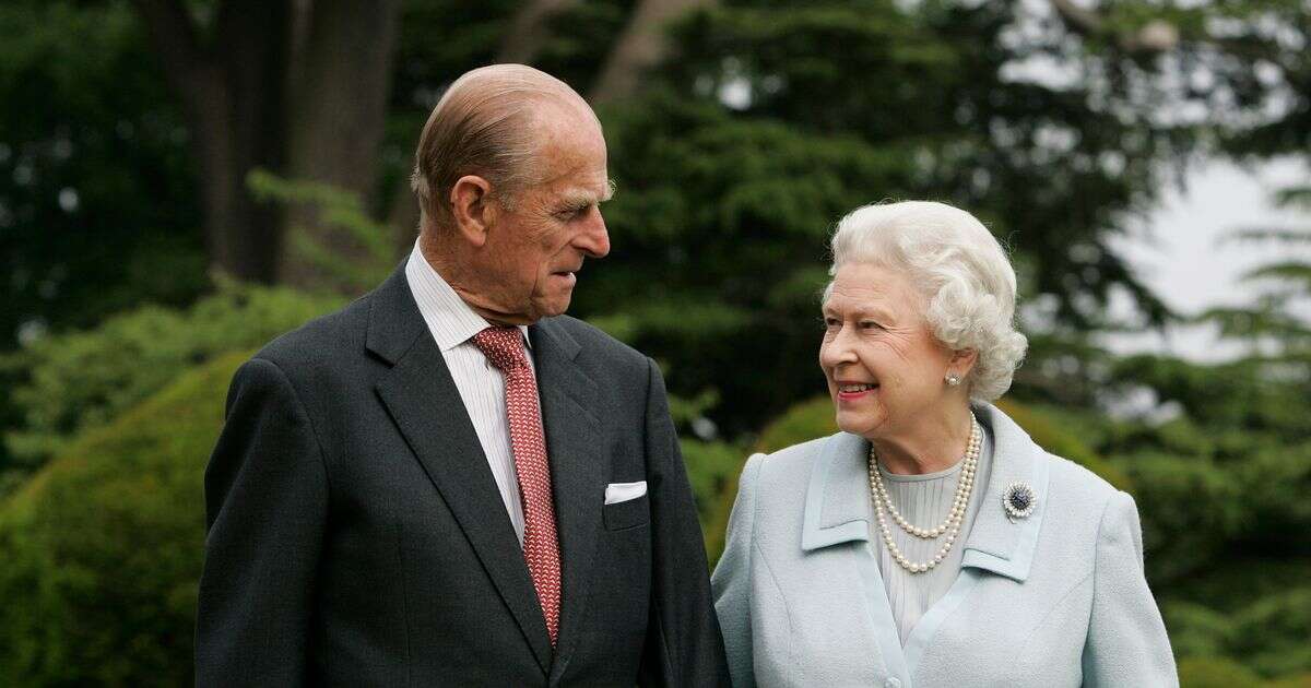 Heartbreaking detail in final photo of late Queen shows devotion to Prince PhilipThe Queen