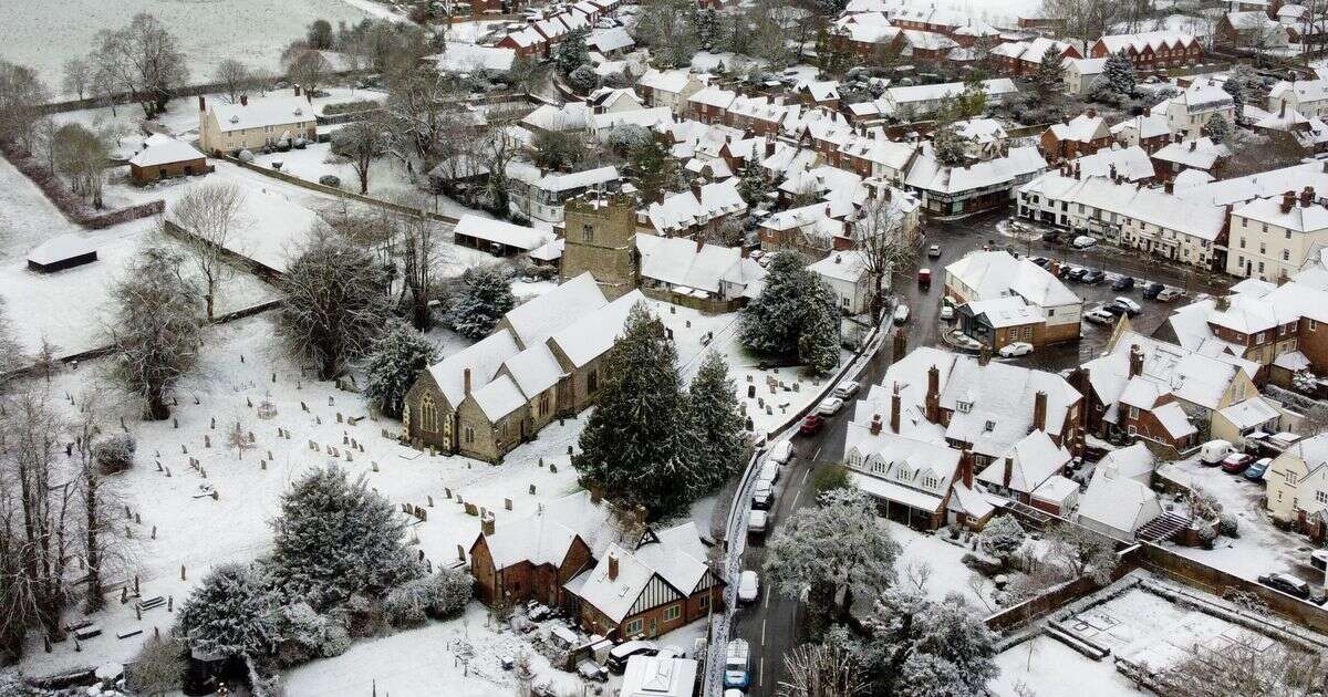 Snow to batter UK as weather suddenly turns freezing - see full list of areas