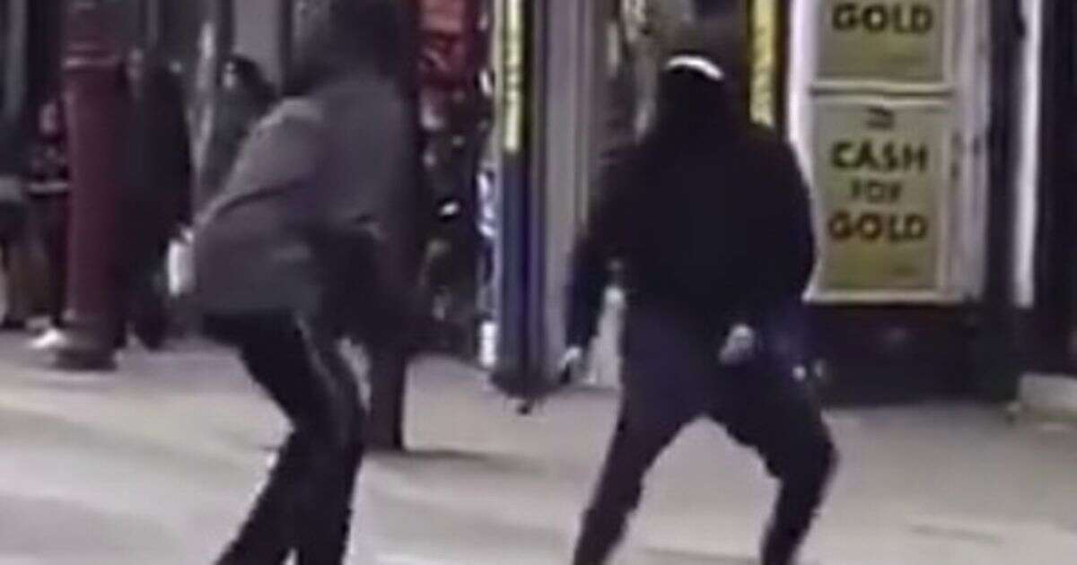 Chilling moment machete fight breaks out on high street as shoppers beg thugs to stopVIDEOKnife crime