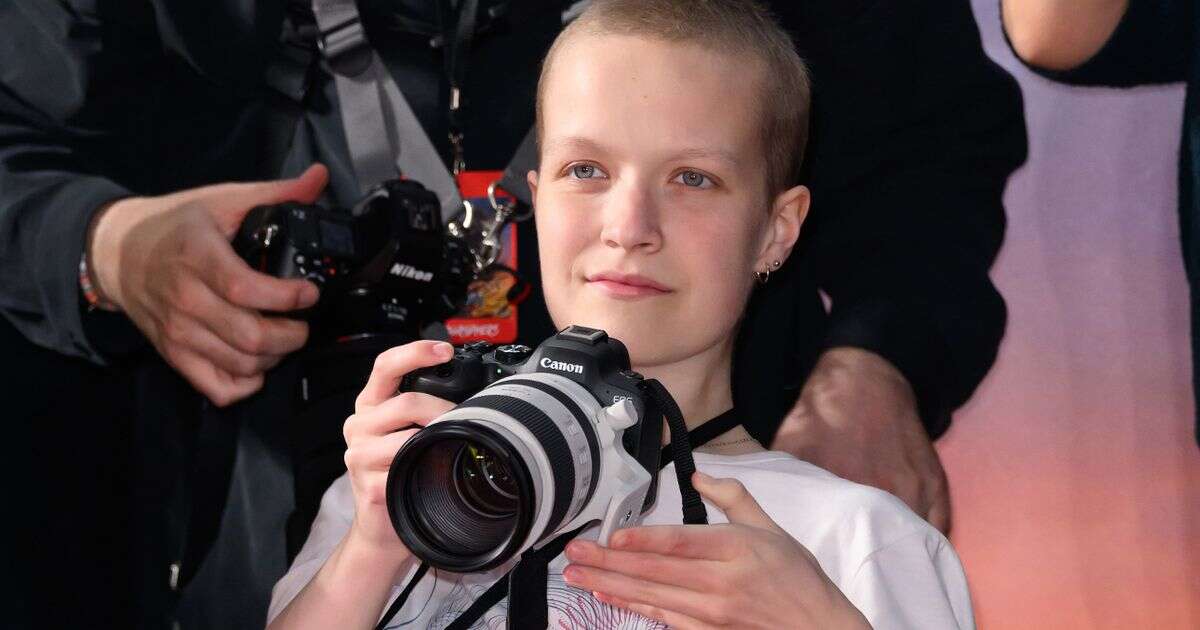 Teenager, 16, with rare terminal cancer checks off bucket list by photographing celebs