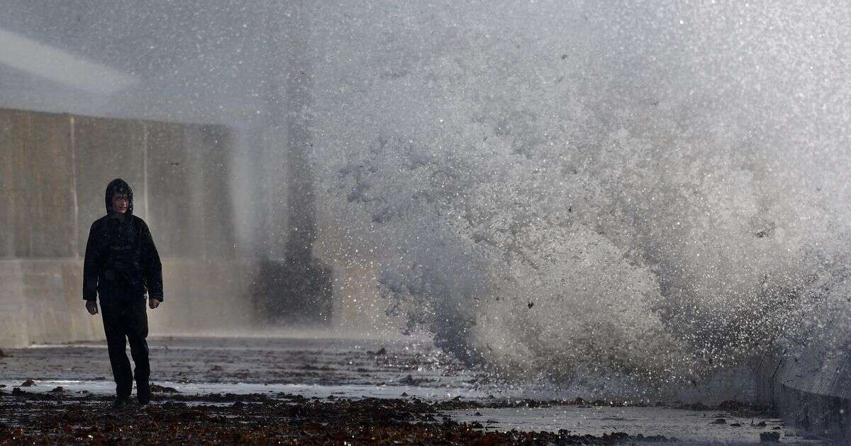 Hurricane Oscar: Met Office details the impact of tropical storm on UK ahead of weekend washout