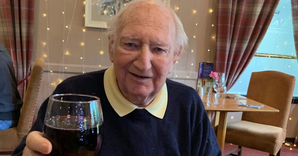 Family slam hospital 'riddled' with coronavirus after great-grandad dies of Covid-19