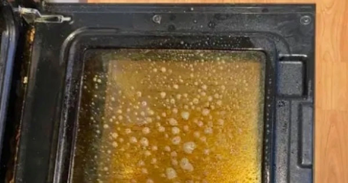 Cleaning fans stunned by mum's hack that makes filthy oven sparkle for just £1.99