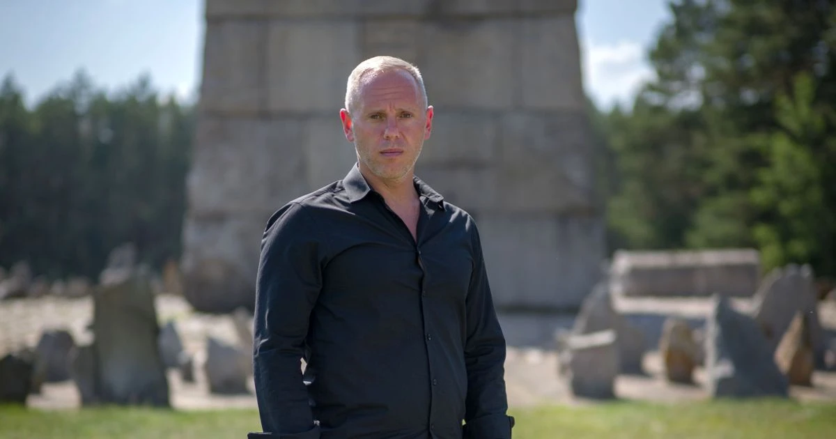 Judge Robert Rinder breaks down in tears as he hears about devastating family murder