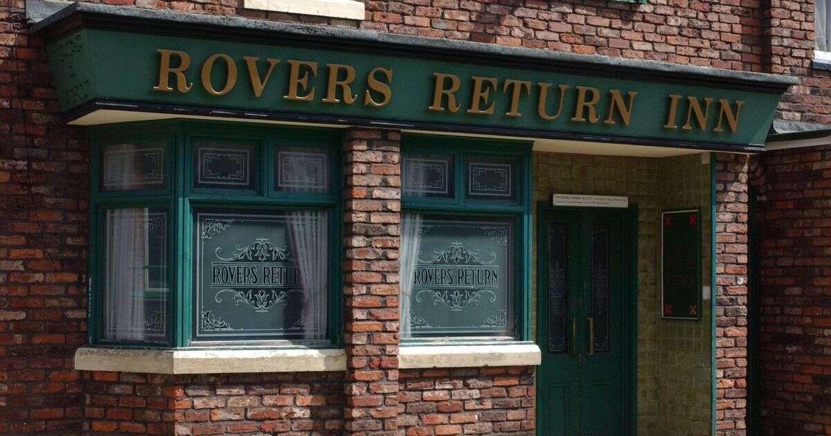 Coronation Street star returns from dead to save husband from same fate