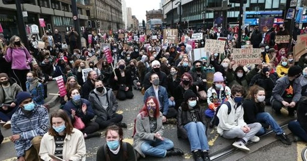 Manchester 'Kill the Bill' protest kicks off in city centre after Bristol violence