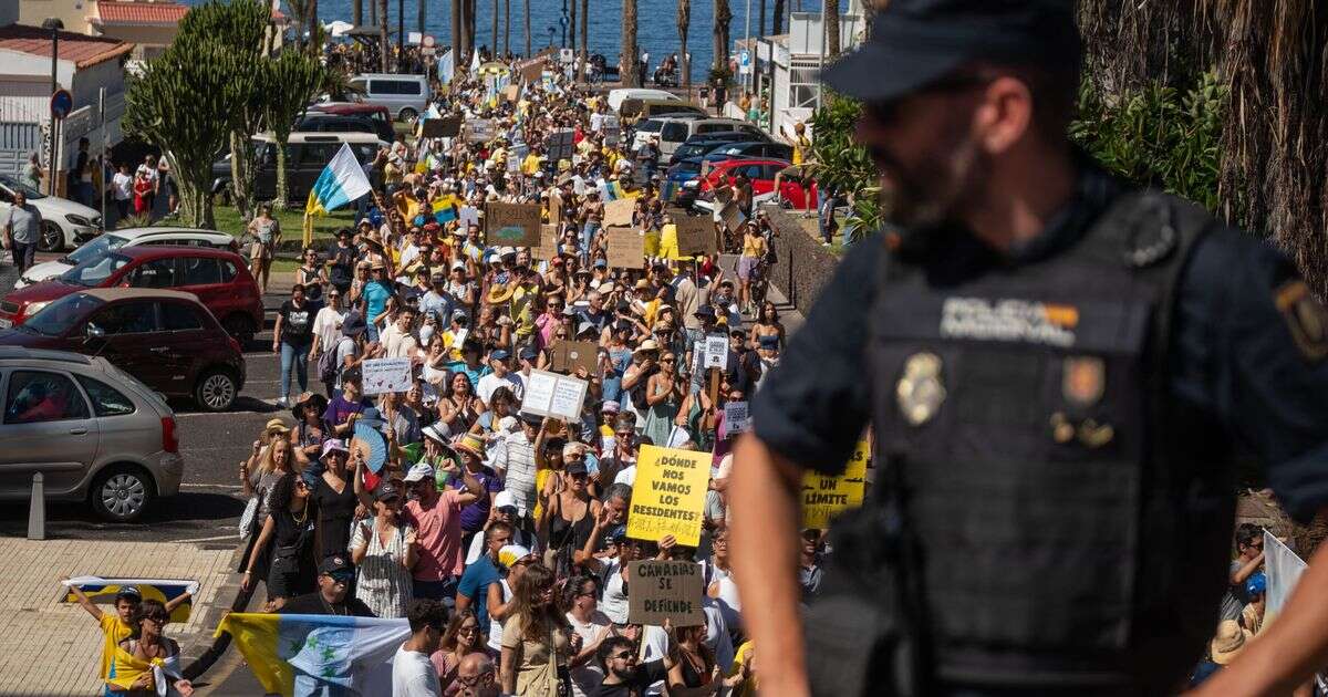 Canary Islands anti-tourist warning as major airline boss wades into row