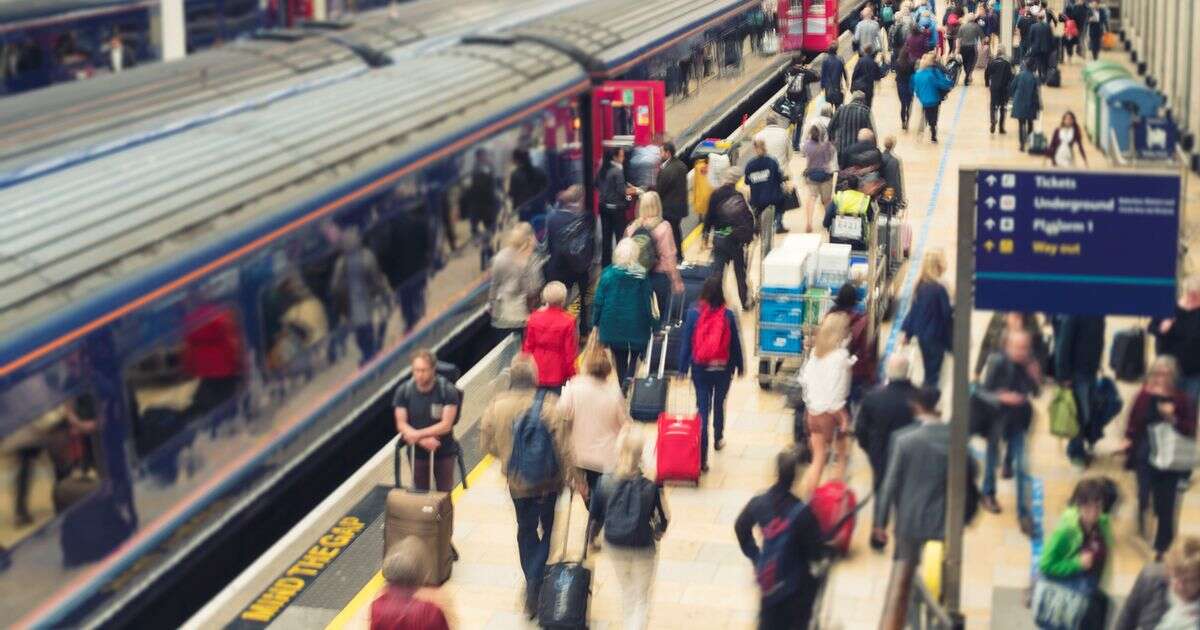 Paddington station cancellation chaos as major line shut down by signal failure