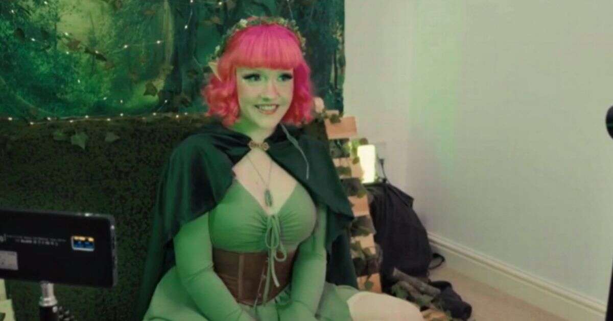 'I rake in thousands a day dressing up as an elf online - nerds love it'