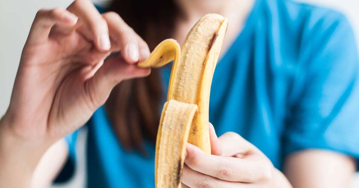 Doctor's unusual health warning about removing banana strings