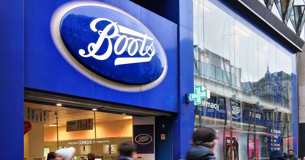 Boots cuts professional makeup bundle with thousands of five-star reviews to £10