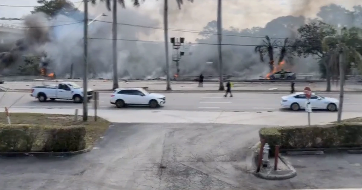 Boca Raton plane crash horror with fears of multiple dead as 'whole building shakes'