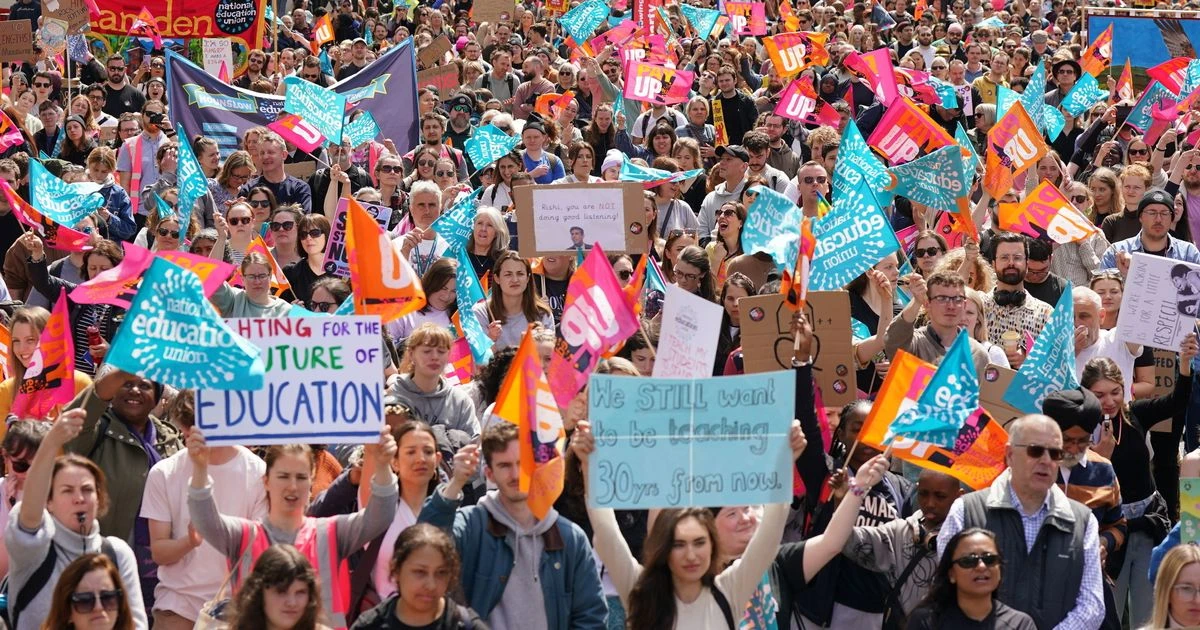 Teachers on path to strike action after major vote on 'unacceptable' pay offer