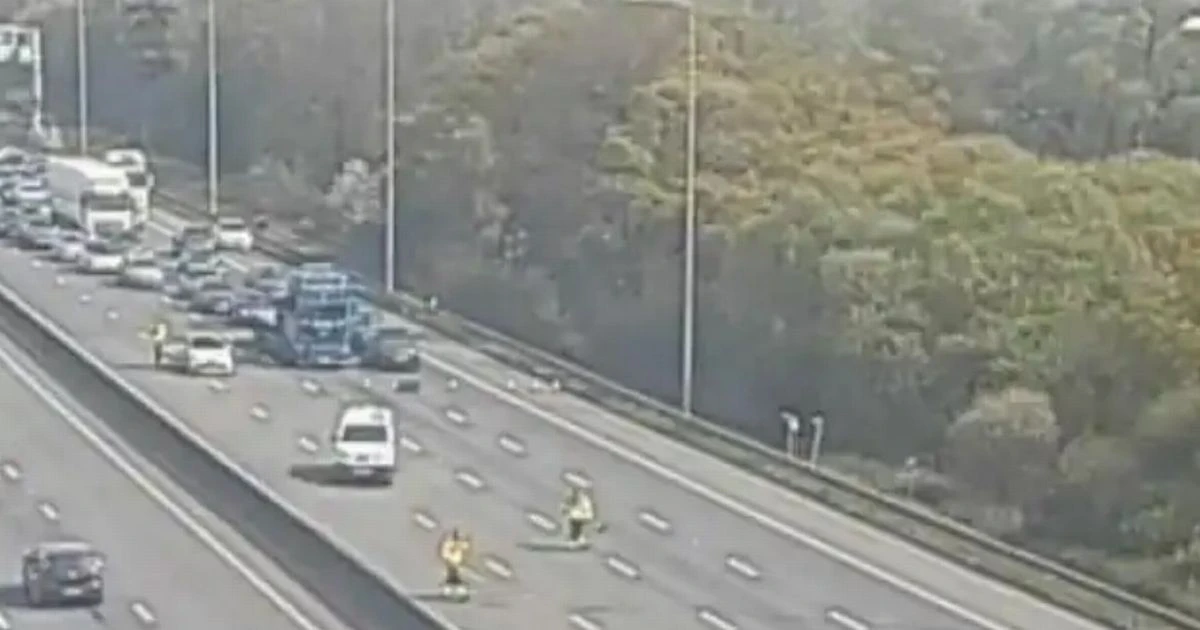 M25 smash sparks traffic mayhem causing chaos for thousands on way to Heathrow