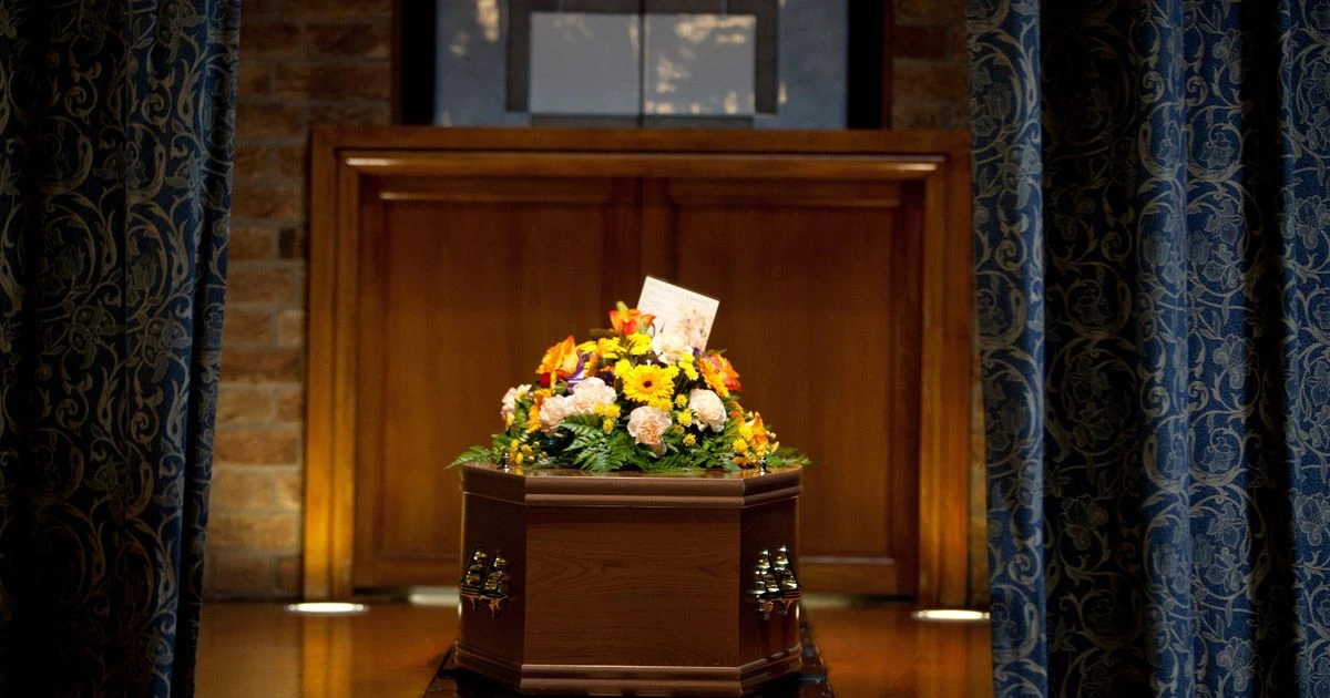 Only 15 mourners allowed at wakes under new Covid rules - yet 30 can go to funerals