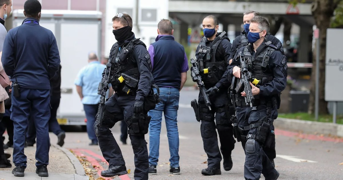 St Thomas' Hospital: Armed police rush to 'security alert' as site 'locked down'