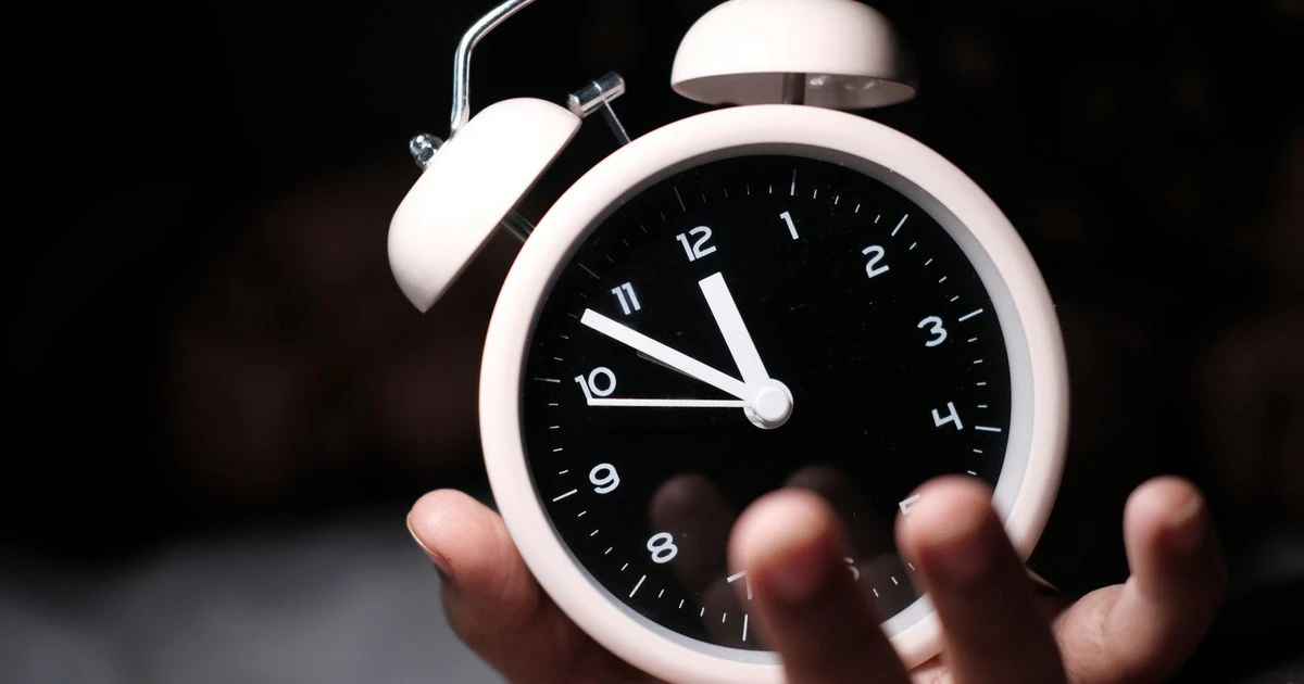 What time do the clocks go back tonight? Why clocks change in the UK