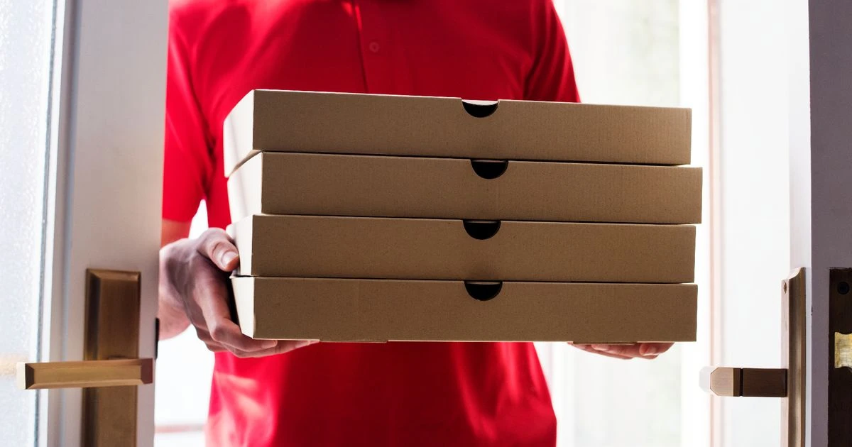 Man left in shock by takeaway cost after drunkenly ordering pizza to his house