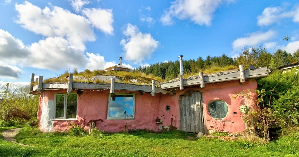 Magical 'hobbit house' for sale in corner of countryside - but it's not going cheap