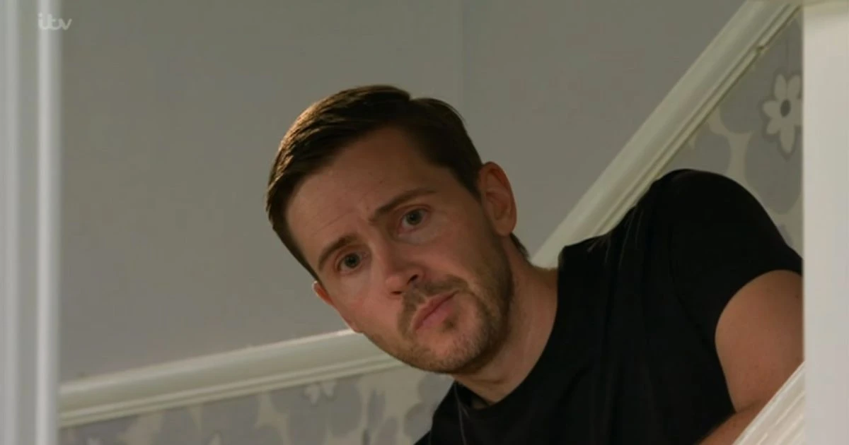 Corrie viewers baffled by Todd’s bizarre habit as he hides out at Eileen’s house