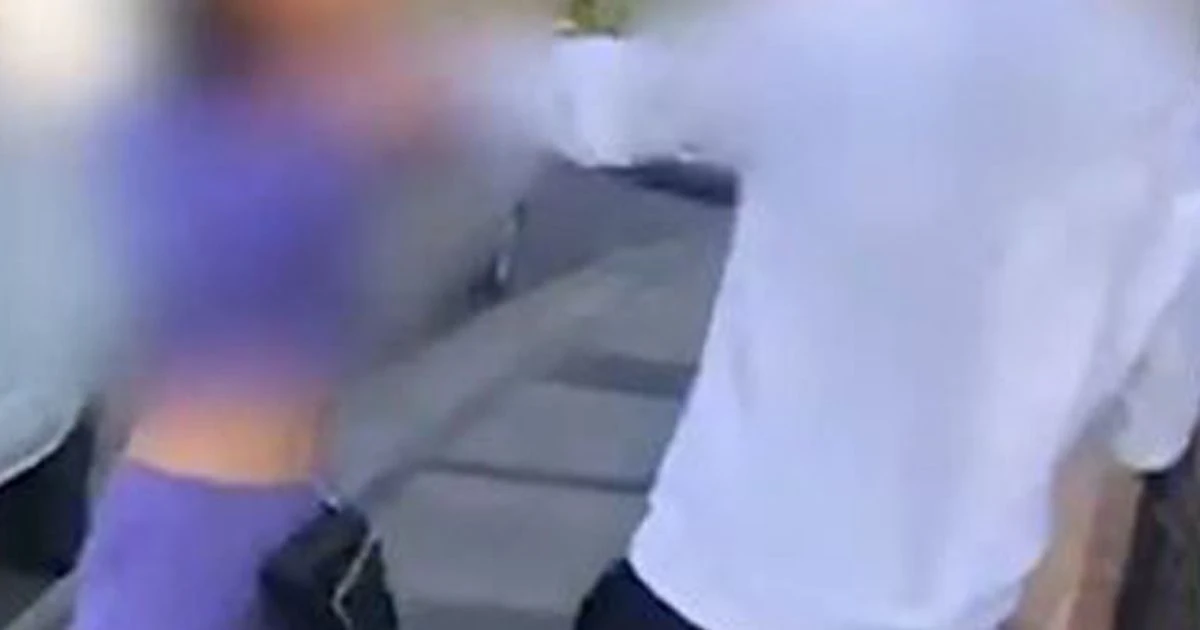 Man pulls out knife and chops off woman's thumb during horrific street row