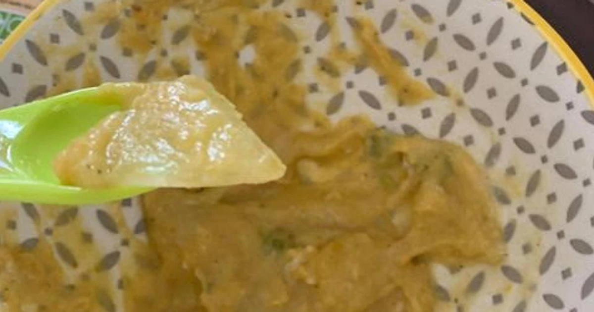 Shocked mum claims she found 'shards of glass' in baby food while feeding daughter